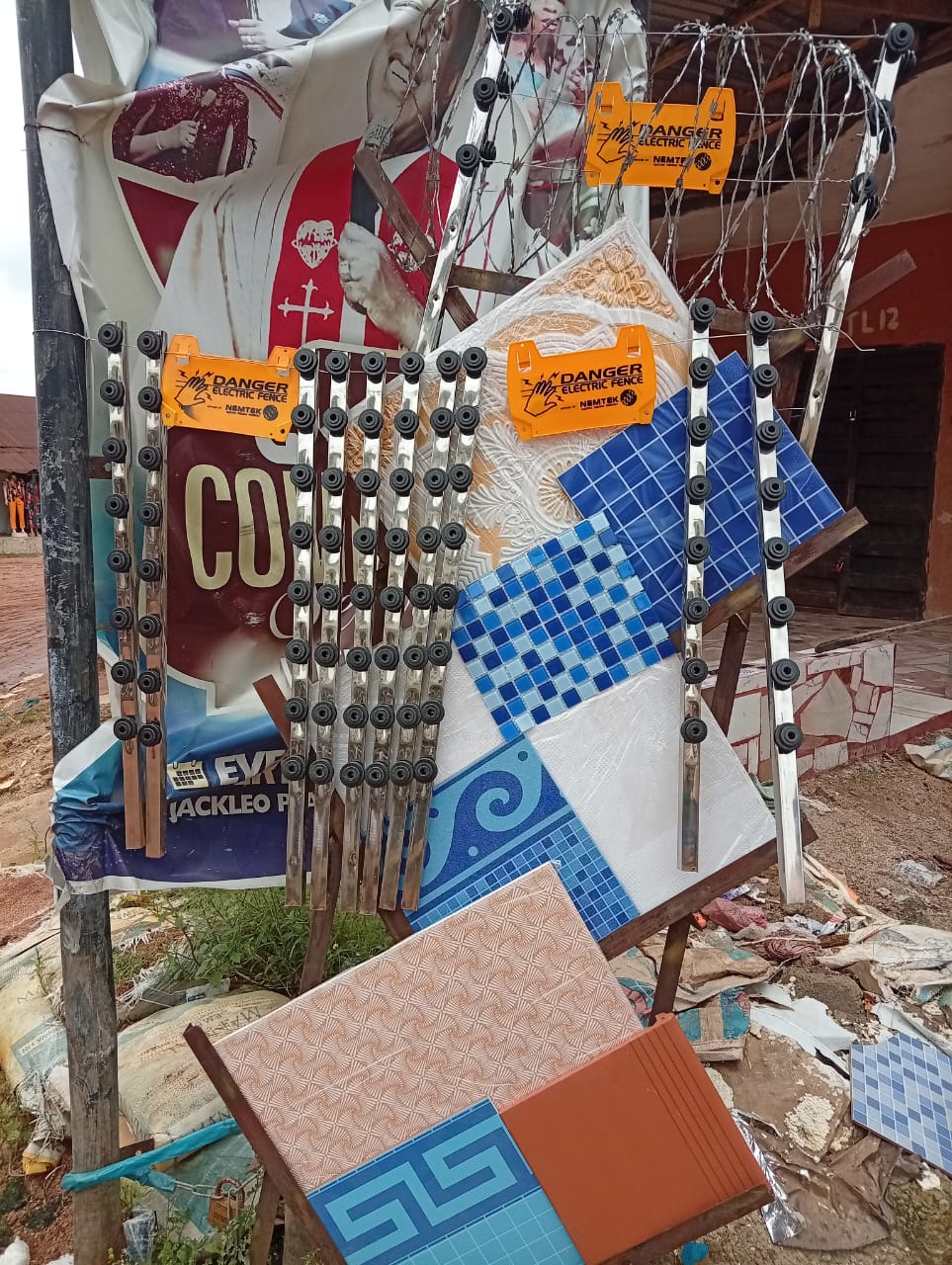 DE-NATIONS fence and pool material showroom display