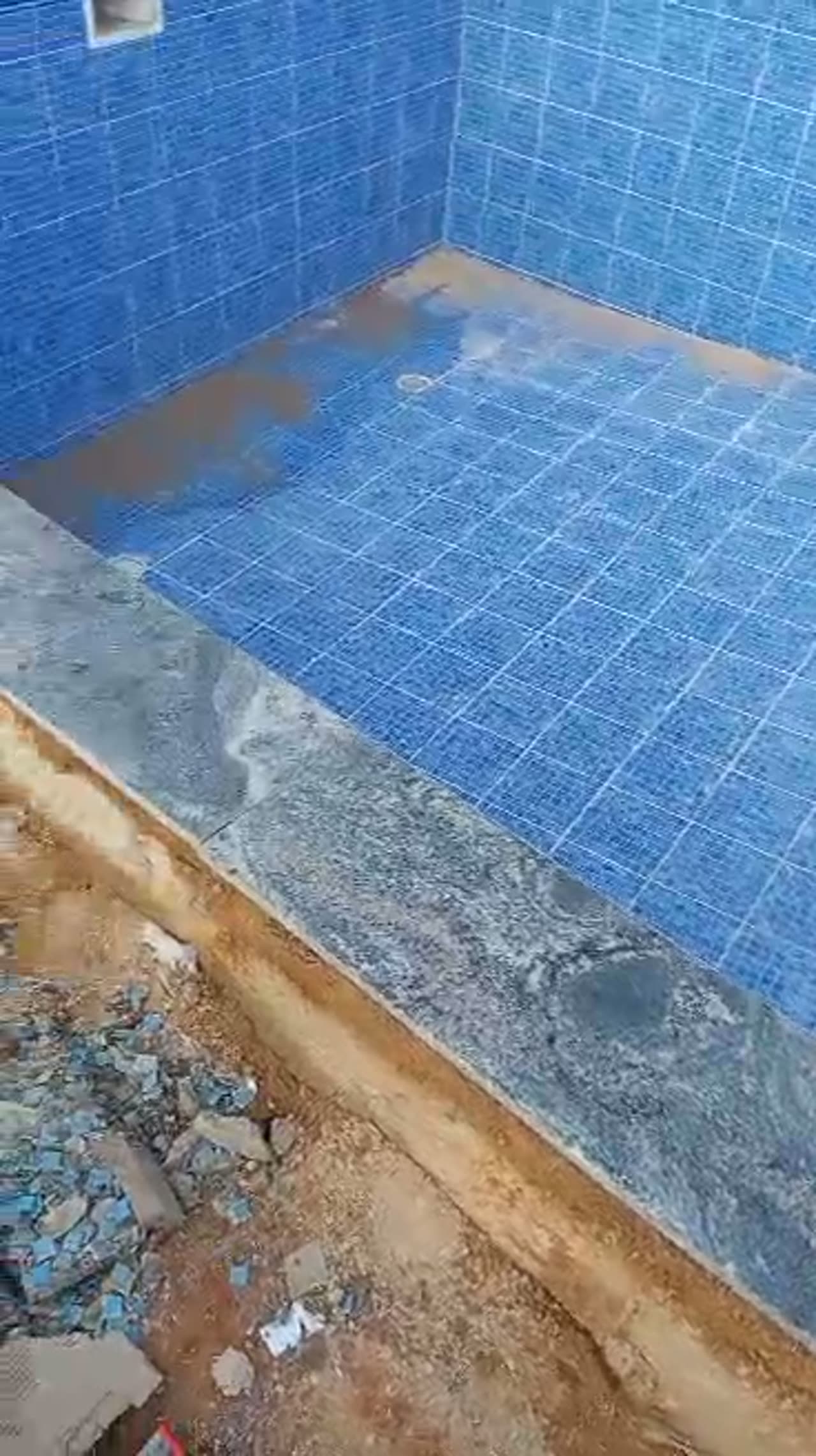 Pool Tiling