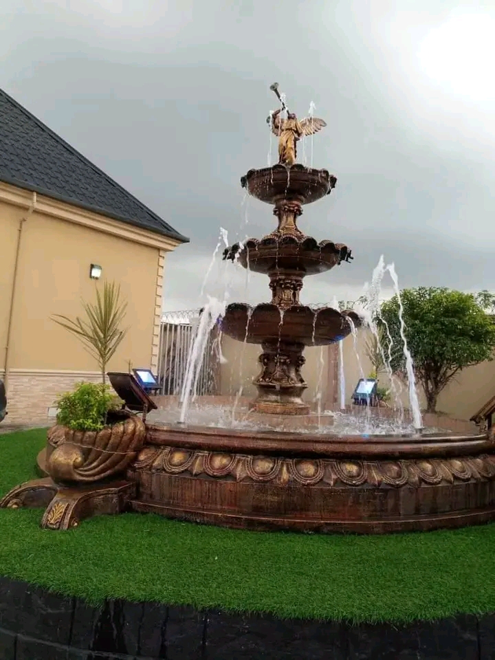 Luxury fountain — main view